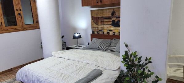 Classic Studio, City View | Free WiFi