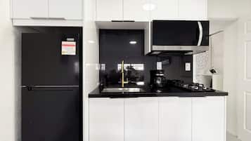 Fridge, microwave, stovetop, coffee/tea maker