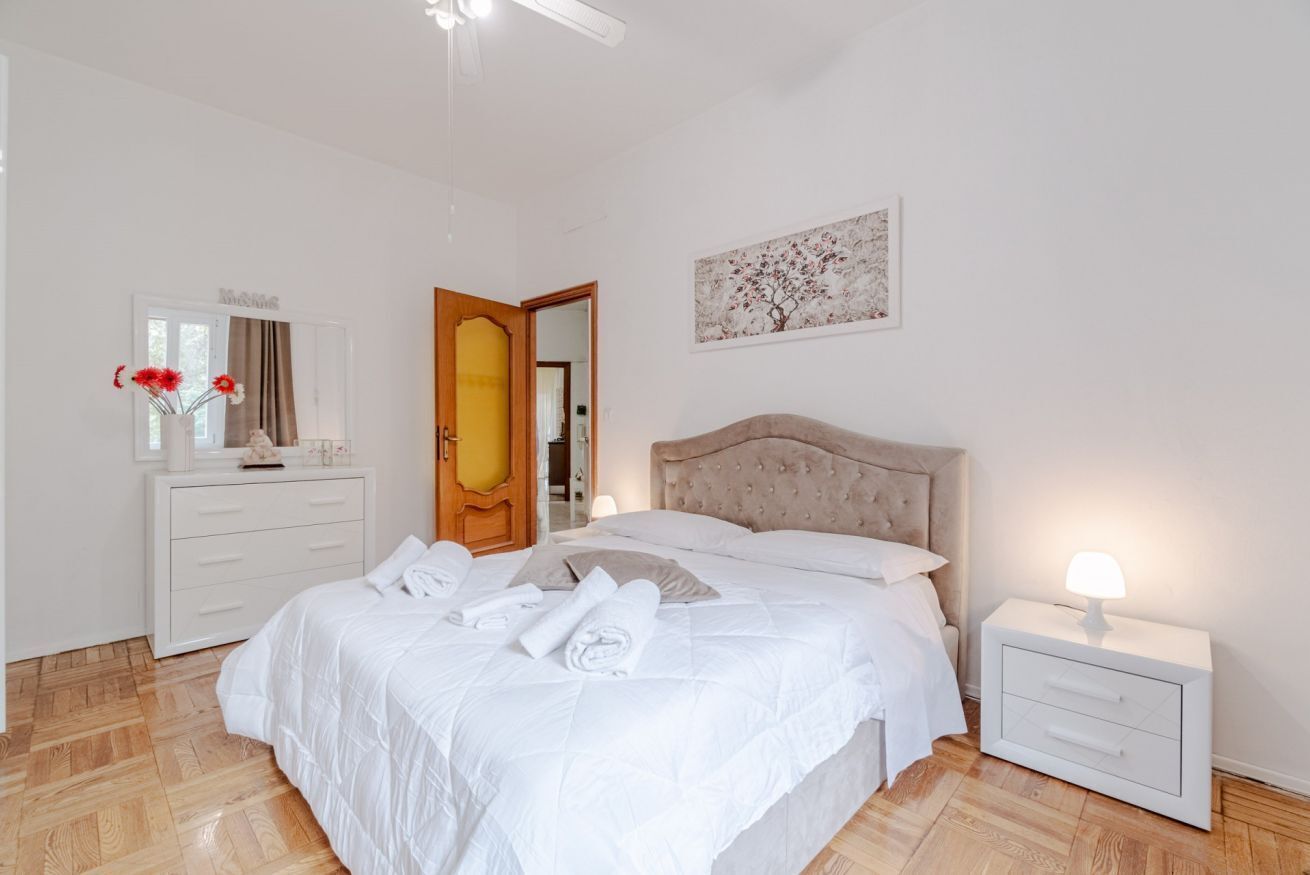 1 soverom, strykejern/-brett, wi-fi og sengetøy