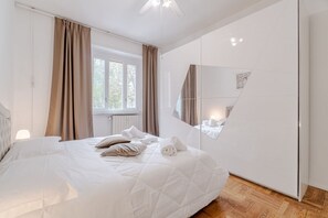 1 habitación, tabla de planchar con plancha, wifi y ropa de cama 