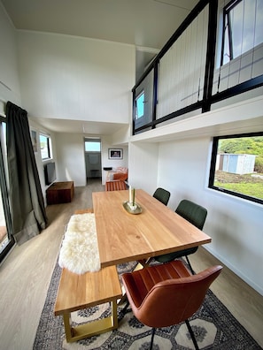 Dining - The perfect Jacks Bay retreat (Hinahina)