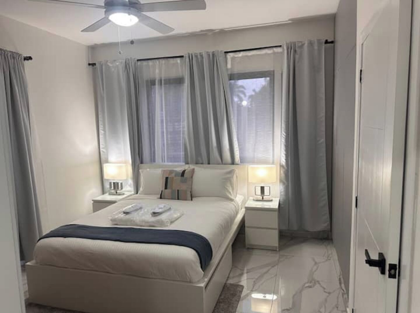 3 chambres, fer et planche à repasser, Wi-Fi, draps fournis