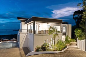 Exterior - Paraiso Sur: Luxury 6 BR Ocean View Estate-Pools, Gyms & Concierge-Playa Hermosa (Playa Hermosa)
