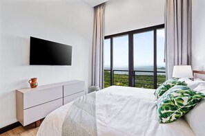 6 bedrooms, desk, iron/ironing board, WiFi