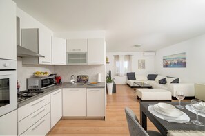 Fridge, microwave, oven, stovetop - Villa Marlema (Istria - Pula) (Pula)