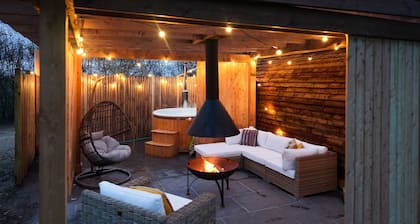 Luxury Rural Cabin with Wood Fired Hot Tub