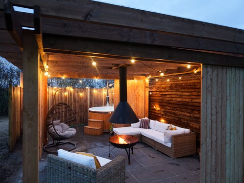 Premium-Hot Tub-Kabine-Ensuite mit Dusche