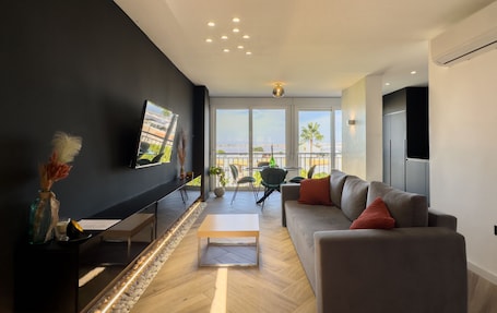 Smart TV. Pink Lake view apartment