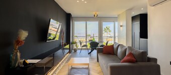 Pink Lake view apartment