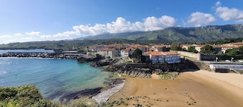 Villa in Llanes with garden near the beach - Castañín
