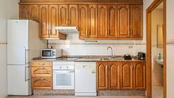 Réfrigérateur, micro-ondes, four, lave-vaisselle