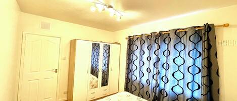 1 chambre, fer et planche à repasser, Wi-Fi, draps fournis