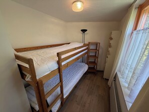 3 bedrooms, free WiFi - 3 bedroom accommodation in Julianadorp (Julianadorp)