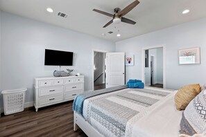 4 bedrooms, desk, travel crib, free WiFi