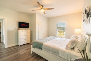 4 bedrooms, desk, travel crib, free WiFi