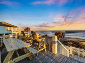 Outdoor dining - Beachfront | Hot Tub, Game Room, Firepit & Ocean Views (Port Bolivar)