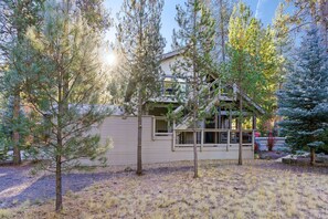 Exterior - 15 Blue Grouse - Serene, Hot Tub, Sauna, Fireplace, Sharc, A/C, SO Many Amenities! (Bend)