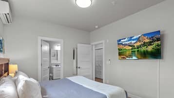 2 bedrooms, iron/ironing board, free WiFi, bed sheets