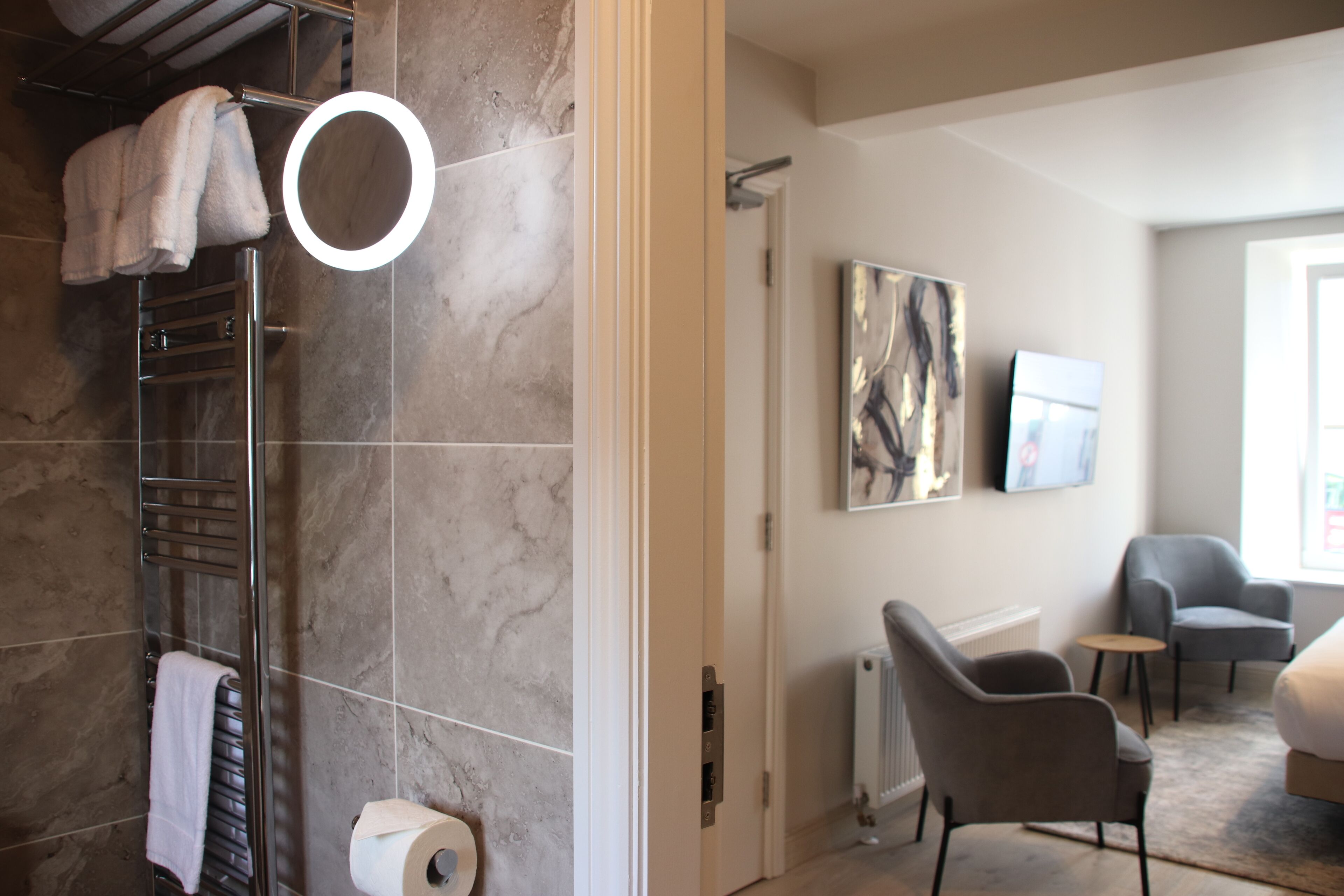 Habitación Deluxe doble, vistas a la ciudad | Baño | Ducha y cabezal de ducha tipo lluvia