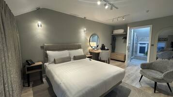 Deluxe Double Room, City View | Laptop workspace, iron/ironing board, free WiFi