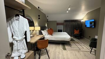 Deluxe Double Room, City View | Laptop workspace, iron/ironing board, free WiFi