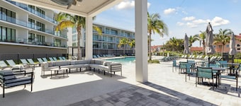 Beachside Deluxe: Endless Amenities & Private Pool!