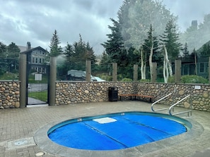 Bañera de hidromasaje al aire libre