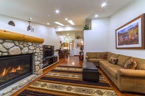 Télévision, cheminée