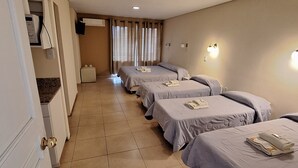 Basic Room, Balcony, City View | In-room safe, free WiFi - soleado apart hotel (San Rafael)
