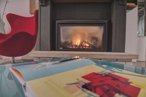 Interior - Central 1-bedroom apartment with fireplace! Perfect for single travelers! (La Crosse)