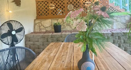 Central 1-bedroom apartment with fireplace! Perfect for single travelers!