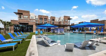 Lux 2 Bedroom king+twin trundle room, Pool views