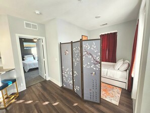 3 bedrooms, iron/ironing board, WiFi, bed sheets