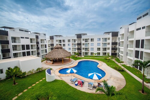 Cozy 2-Bedroom Retreat with Pool Access