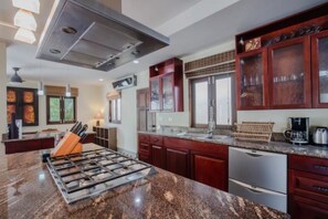 Fridge, microwave, stovetop, coffee/tea maker - (NEW) Phuket Residence 2 Bedrooms Charming House (Rawai)