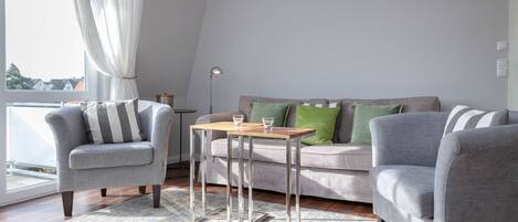 Una televisión, un reproductor estéreo