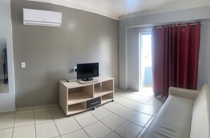 TV, foosball - Apartment in the Serra Waters - IMG Rio Quente (Rio Quente)