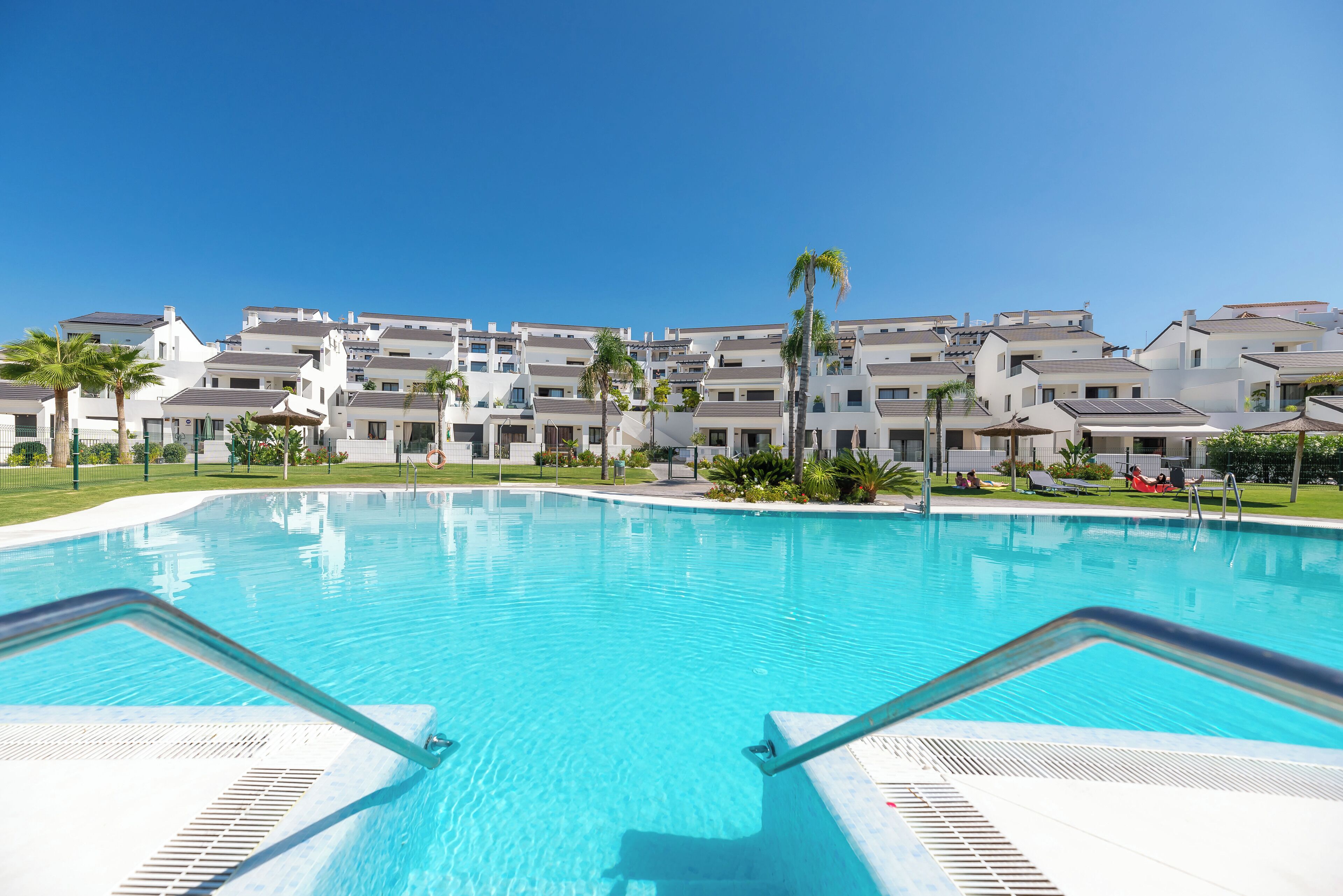 حمّام سباحة خارجي