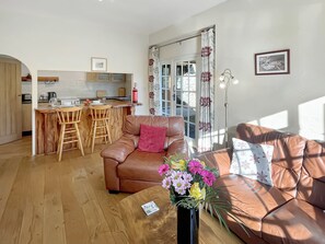 TV - Roundhouse near Barnstable (Swimbridge, Barnstaple)