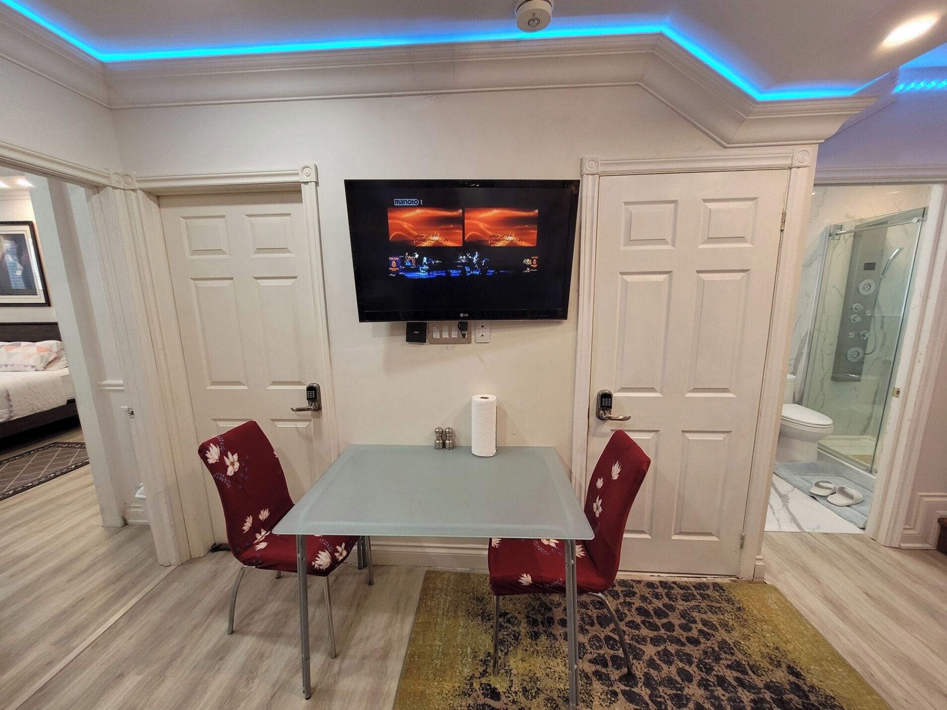 1 slaapkamer, een strijkplank/strijkijzer, wifi, beddengoed