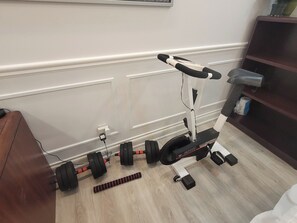 Fitness facility - Elegant Modern 1 Bedroom Apt in Toronto North York (Toronto)