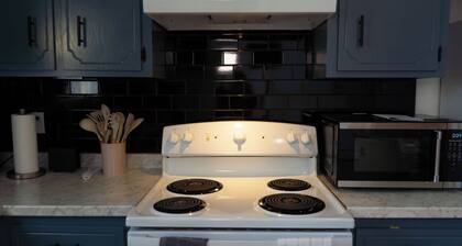 Charming 3-bedroom house in Pleasant Oak Grove with AC, WiFi