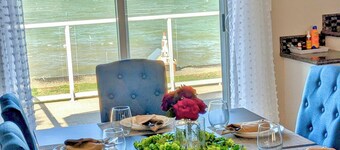 Lakeway Lookout – Modern Lakefront