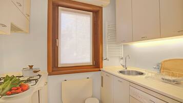 Réfrigérateur, four, plaque de cuisson, lave-vaisselle