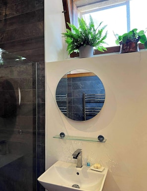 Douche, serviettes fournies