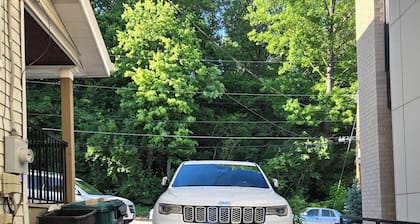 Stand Alone Studio, Free Off Street Parking, Walkable 2 Downtown, Beautiful Area