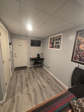 Interior - Stand Alone Studio, Free Off Street Parking, Walkable 2 Downtown, Beautiful Area (Cincinnati)