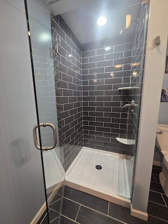 Shower, hair dryer, towels, soap. Stand Alone Studio, Free Off Street Parking, Walkable 2 Downtown, Beautiful Area