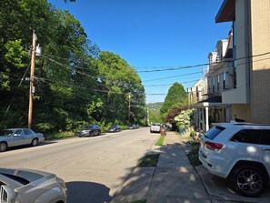 Parkplätze auf dem Gelände