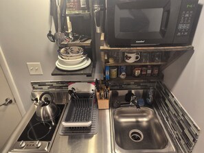 Fridge, microwave, stovetop, coffee/tea maker - Stand Alone Studio, Free Off Street Parking, Walkable 2 Downtown, Beautiful Area (Cincinnati)